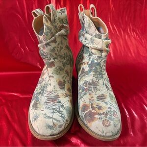 dingo Floral Print Cream Ankle Boots with Multicolor Accents